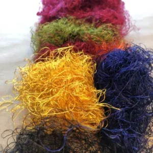 bananazijde draadjes. gekleurde draden voor vilten