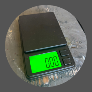 Digitale precisie weegschaal nodig? Weeg verf, beits en fixeer tot 0,01 gram nauwkeurig. Ideaal voor ecoprint en natuurlijk verven.