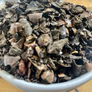 Gemalen walnootschillen voor ecoprinten en natuurlijk verven