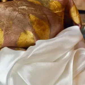 crepe de chine zijde. voor ecoprinten, zijdeverven en vilten