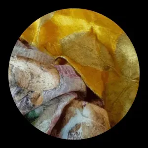 Ecoprinten op Satijnzijde – ecoprint met bladeren uit eigen tuin