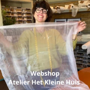 Rachel van der Weerd Atelier Het Kleine Huis Franeker / Nederland 🇳🇱 🌱 WORKSHOPS & WEBWINKEL 🌱 Transparant vilt 🌱 Ecoprint 🌱 Natuurlijk verven 🌱 zijde, wol, linnen en leer 🌱 Tannines 🌱 Landscapes verf 🌿 🍃 🌱 🌸 🌾🌼